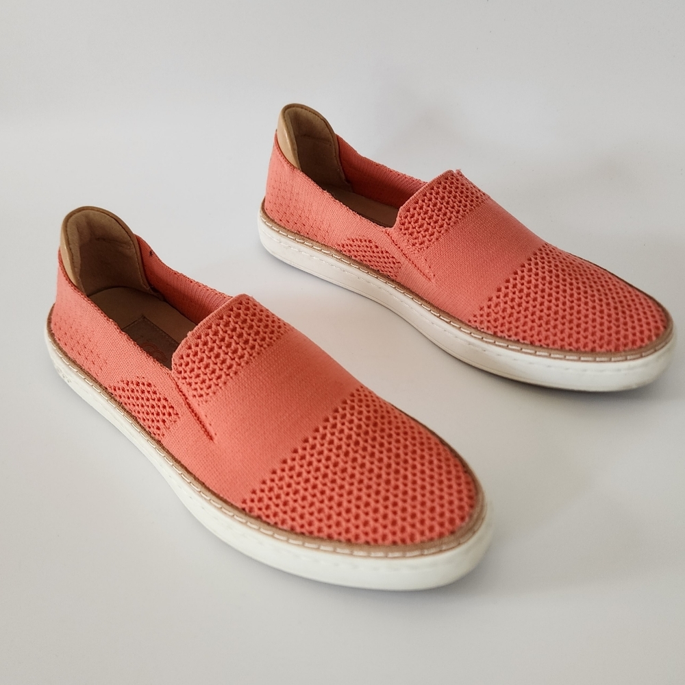 Ugg Australia Sammy Slip on shoes size 6